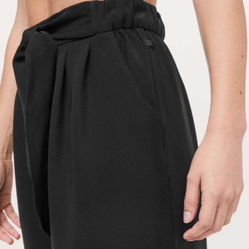 Lululemon Noir Crop
Black 2 - Picture 3 of 5